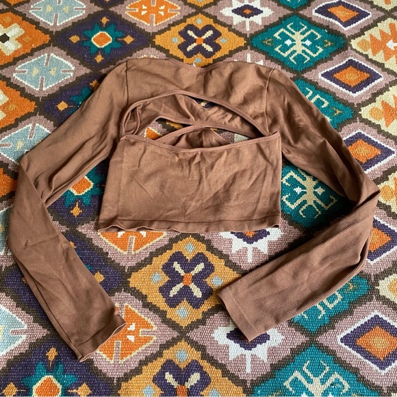 ALX Couture ANWND CAMEL CUTOUT DETAIL LONG SLEEVE TOP Size S/M Brand New w/o Tag - Picture 4 of 6